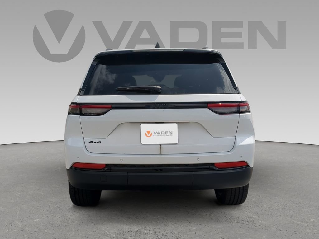 New 2025 Jeep Grand Cherokee Altitude image 23