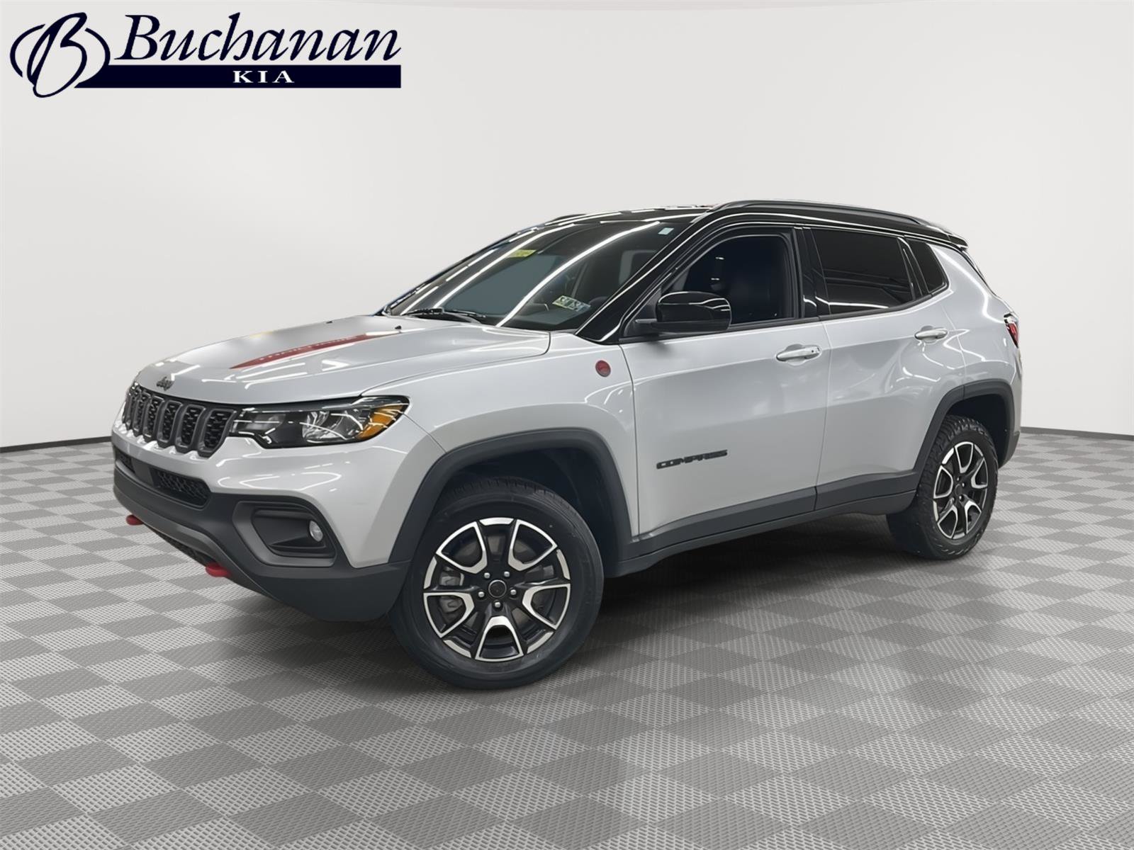 Used 2025 Jeep Compass Trailhawk w/ Trailer Tow Group AWD/4WD image 1