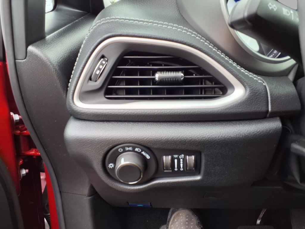 New 2027 Chrysler Pacifica Select FWD image 16