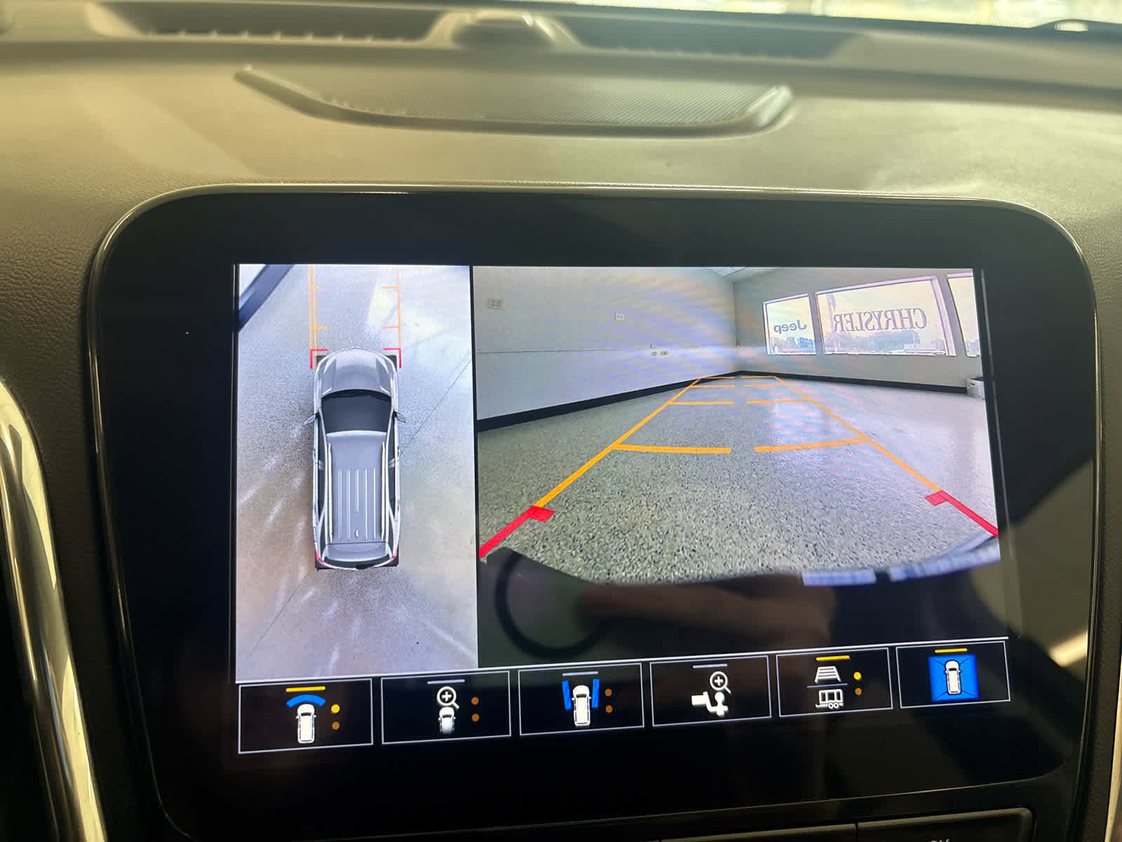 Used 2023 Chevrolet Equinox Premier FWD image 31