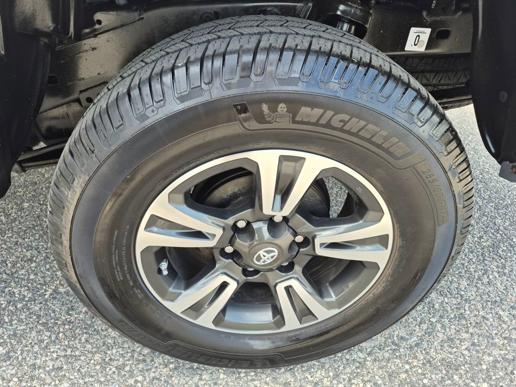 Used 2018 Toyota Tacoma TRD Sport w/ Technology Package image 8