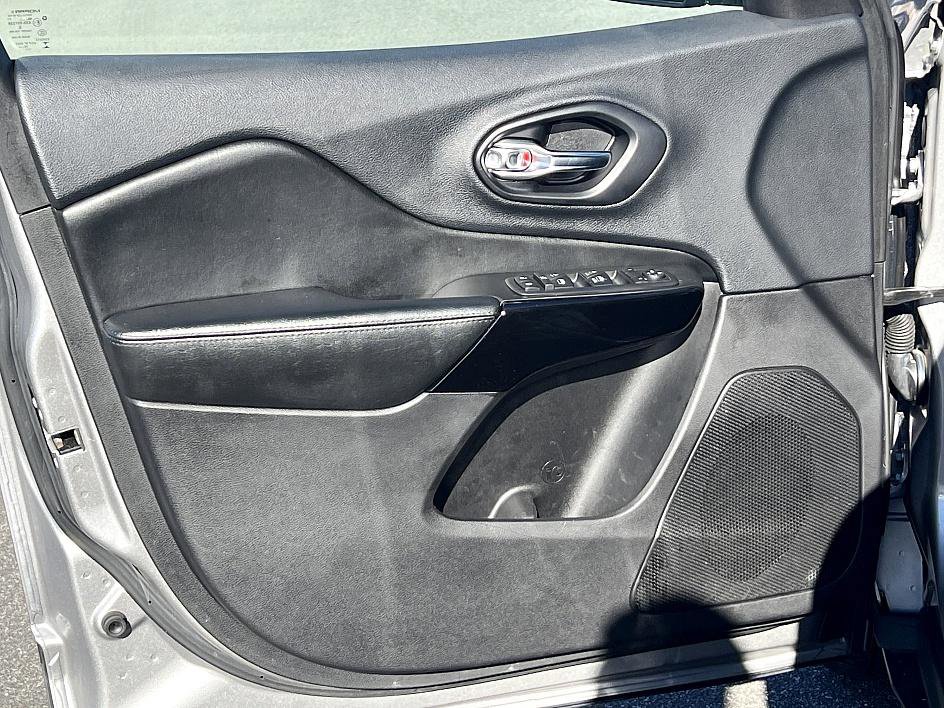 Used 2019 Jeep Cherokee Altitude image 9