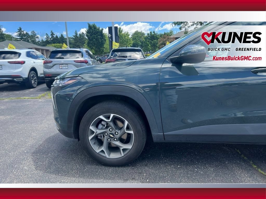 Used 2025 Chevrolet Trax LT FWD image 15