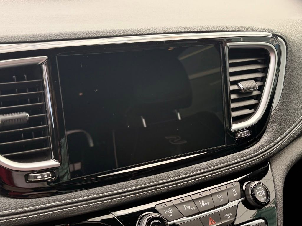 Certified 2025 Chrysler Pacifica Limited image 14