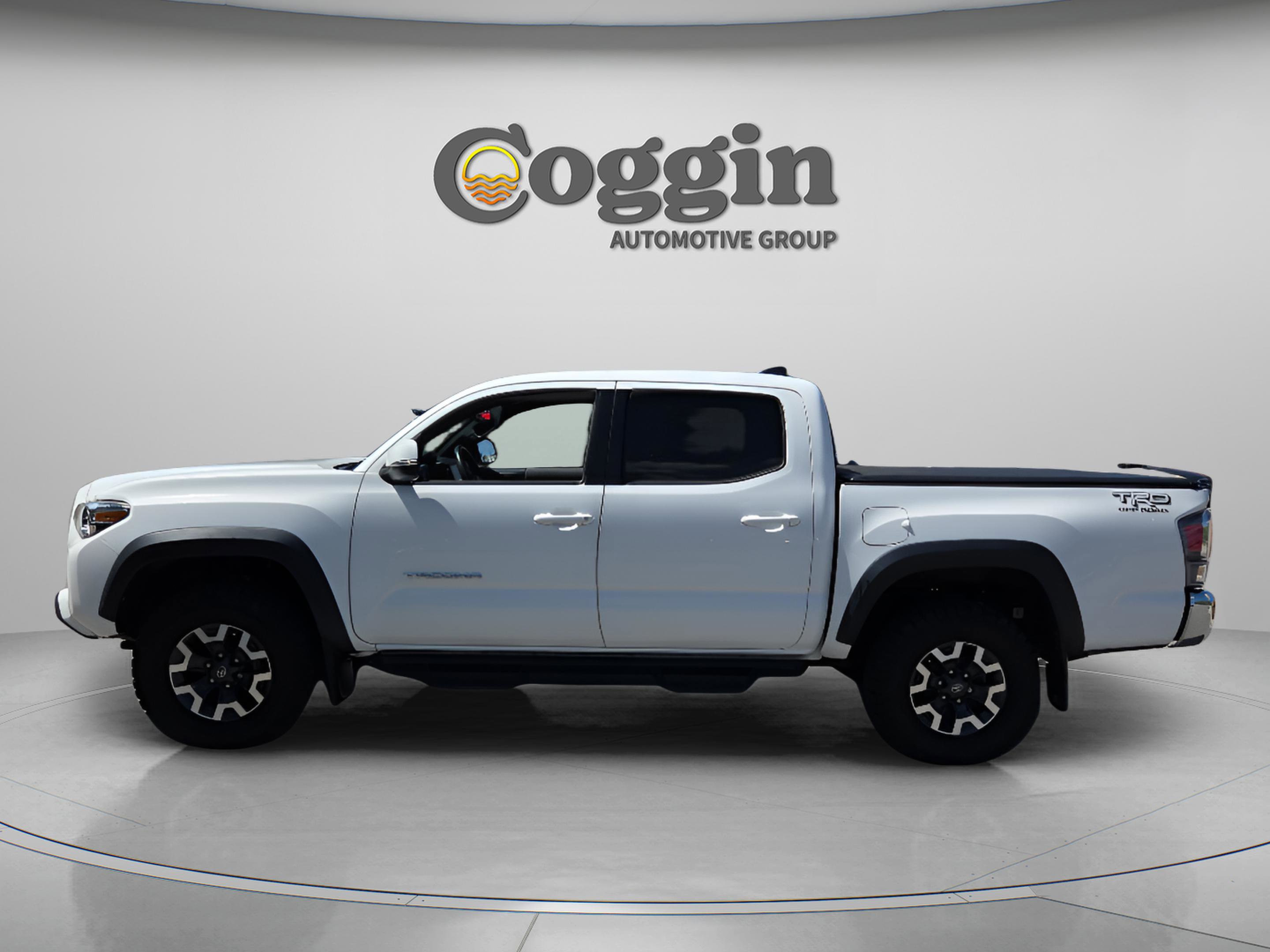 Used 2020 Toyota Tacoma TRD Off-Road RWD image 2