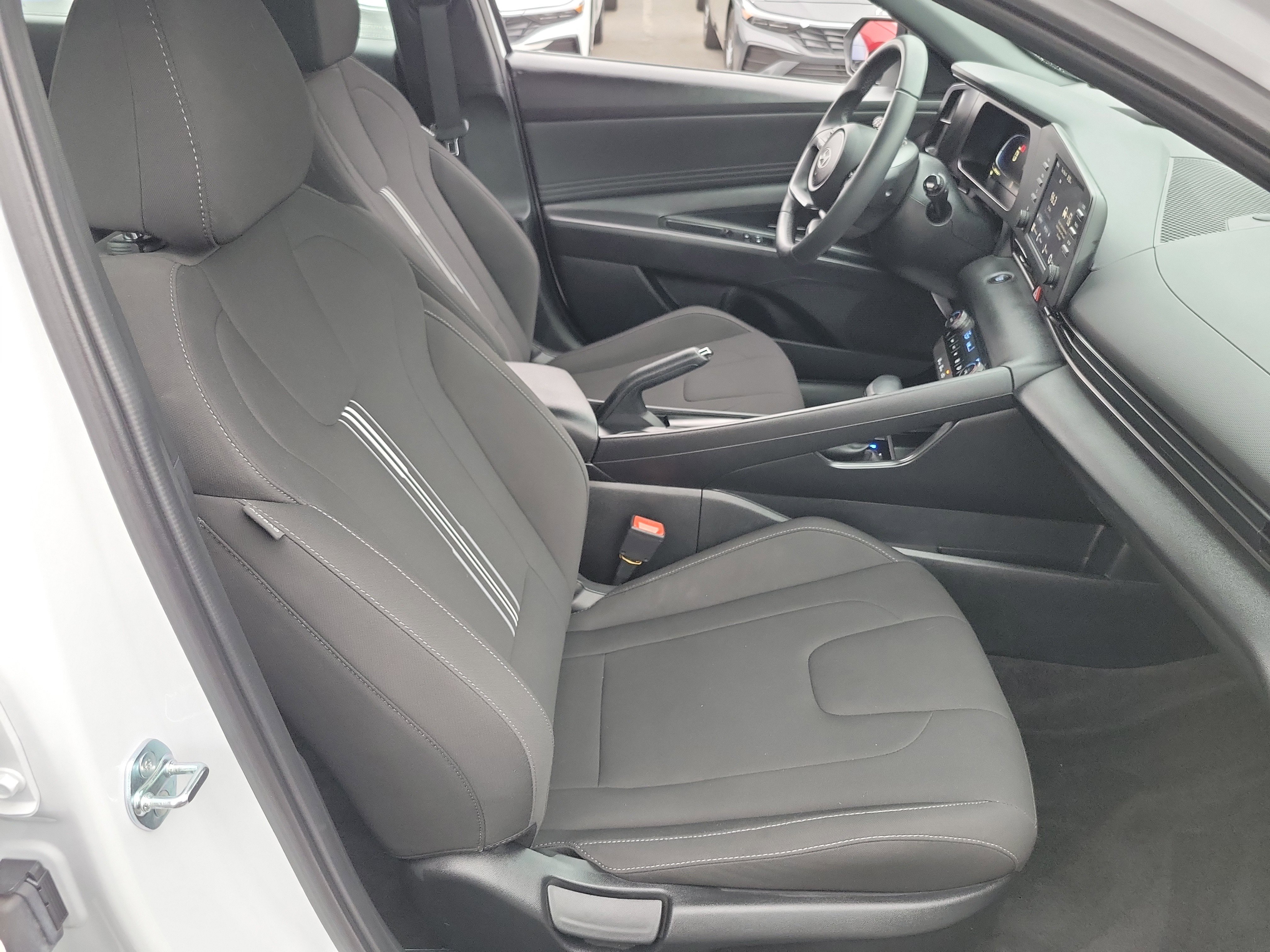 Certified 2025 Hyundai Elantra Sport w/ Cargo Package image 18