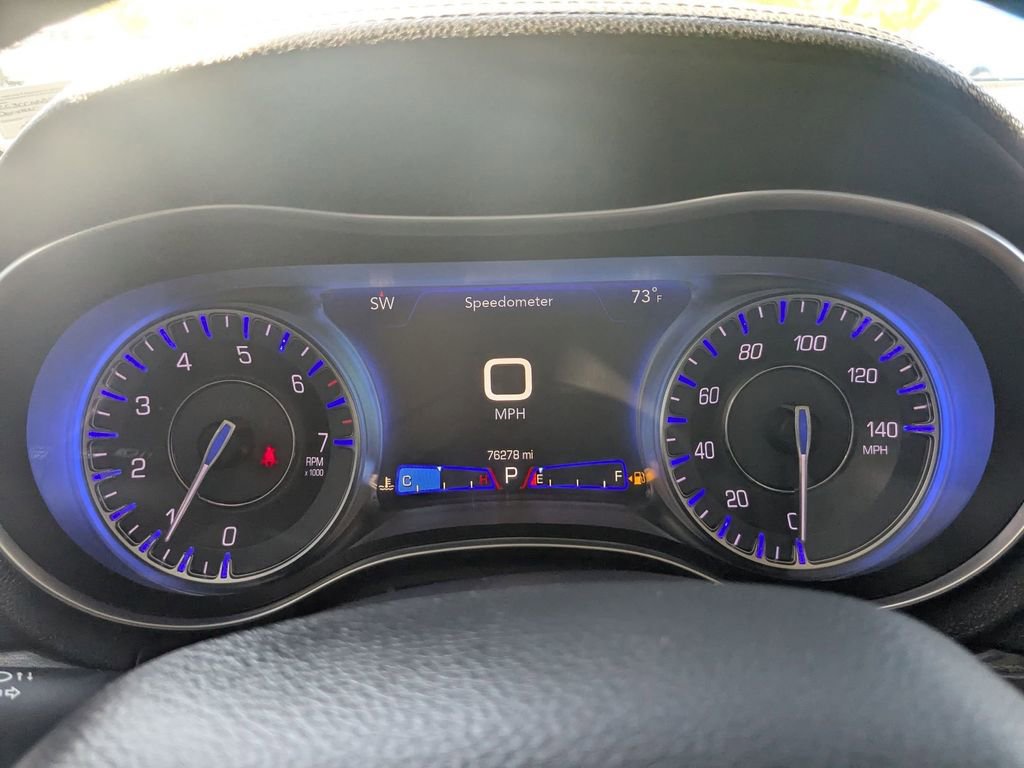 Used 2019 Chrysler 300 Touring w/ Chrome Appearance Package RWD image 18