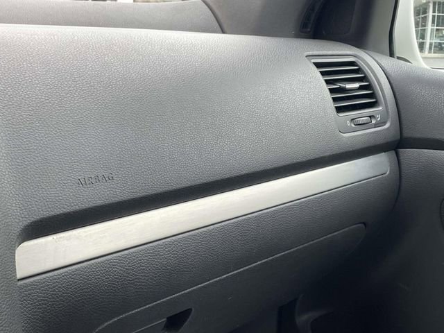 Used 2009 Volkswagen GTI 4-Door FWD image 29