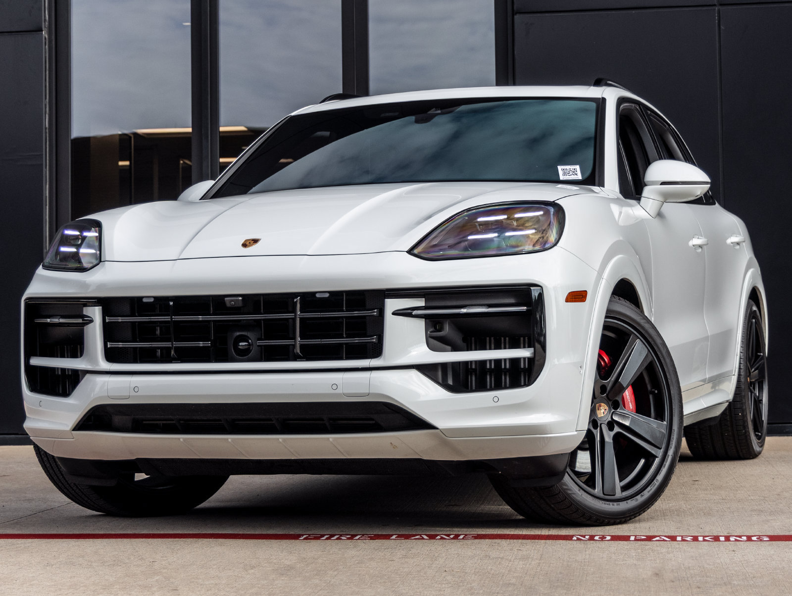 Certified 2025 Porsche Cayenne GTS AWD/4WD image 1
