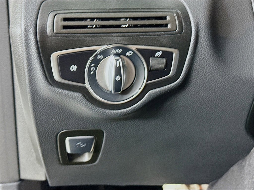 Used 2021 Mercedes-Benz GLC 300 4MATIC image 10