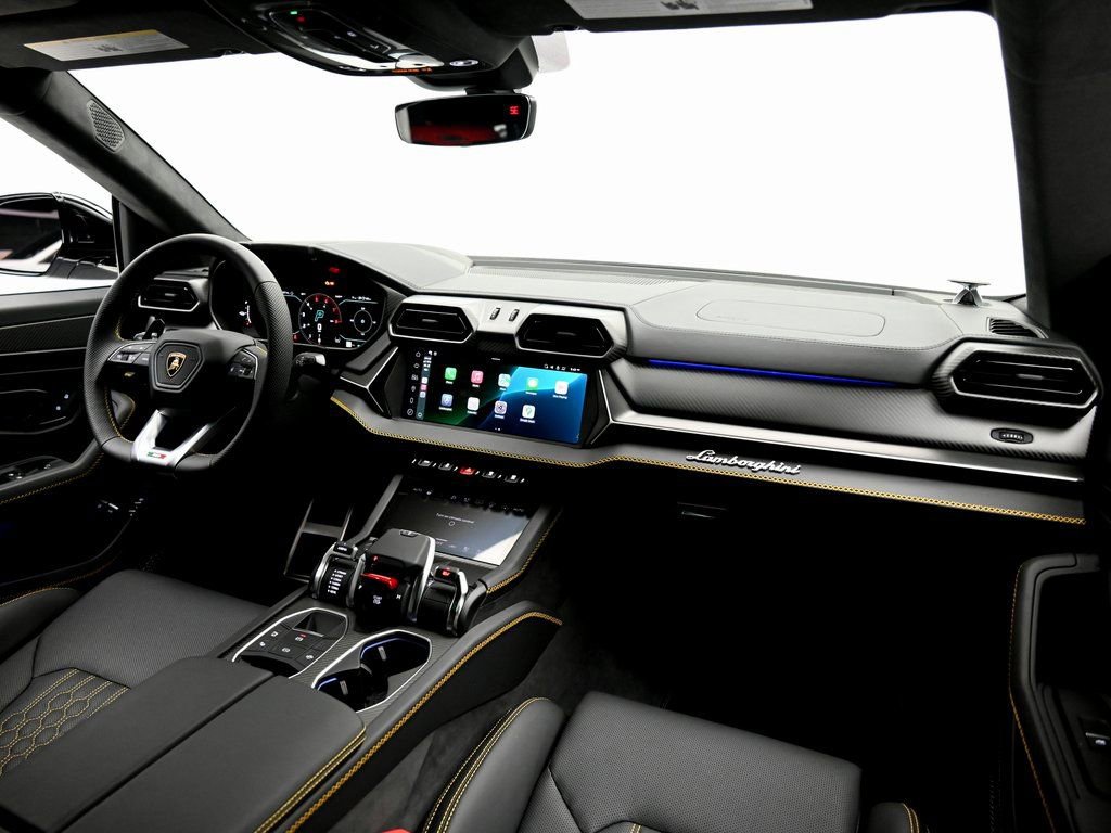 Used 2025 Lamborghini Urus SE image 10