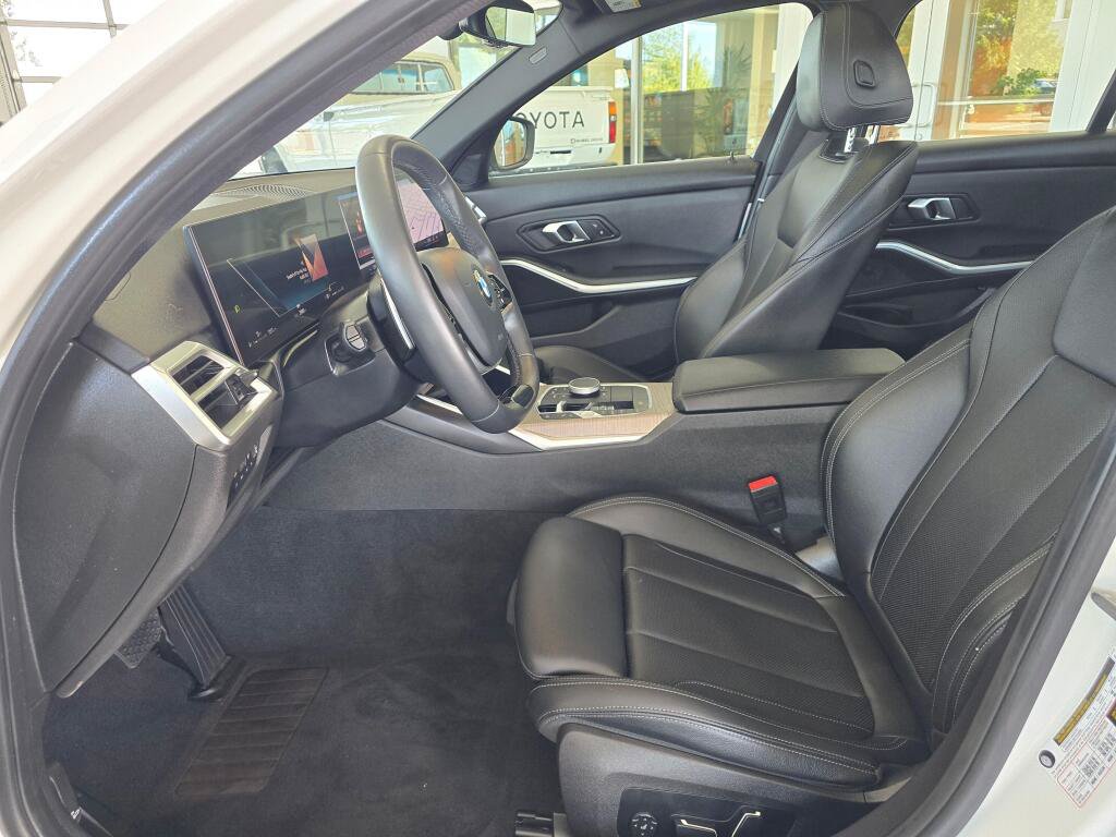 Used 2025 BMW 330i Sedan RWD image 16