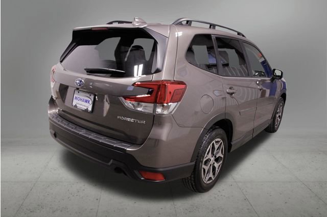 Used 2023 Subaru Forester Premium image 5