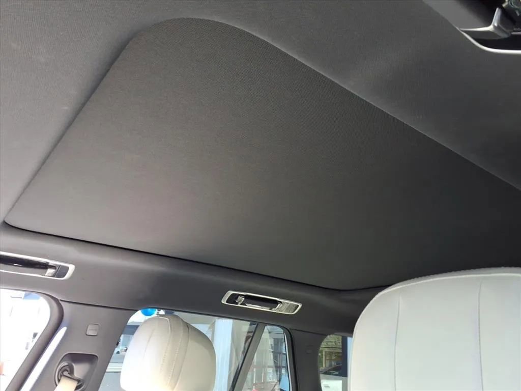 Used 2023 Land Rover Range Rover SE image 27