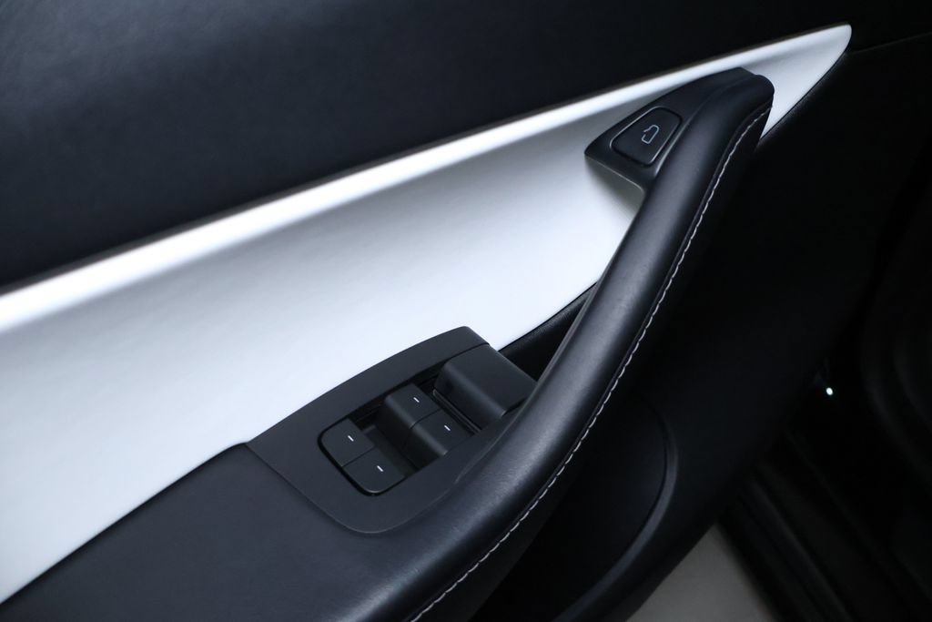 Used 2021 Tesla Model Y Long Range AWD/4WD image 13