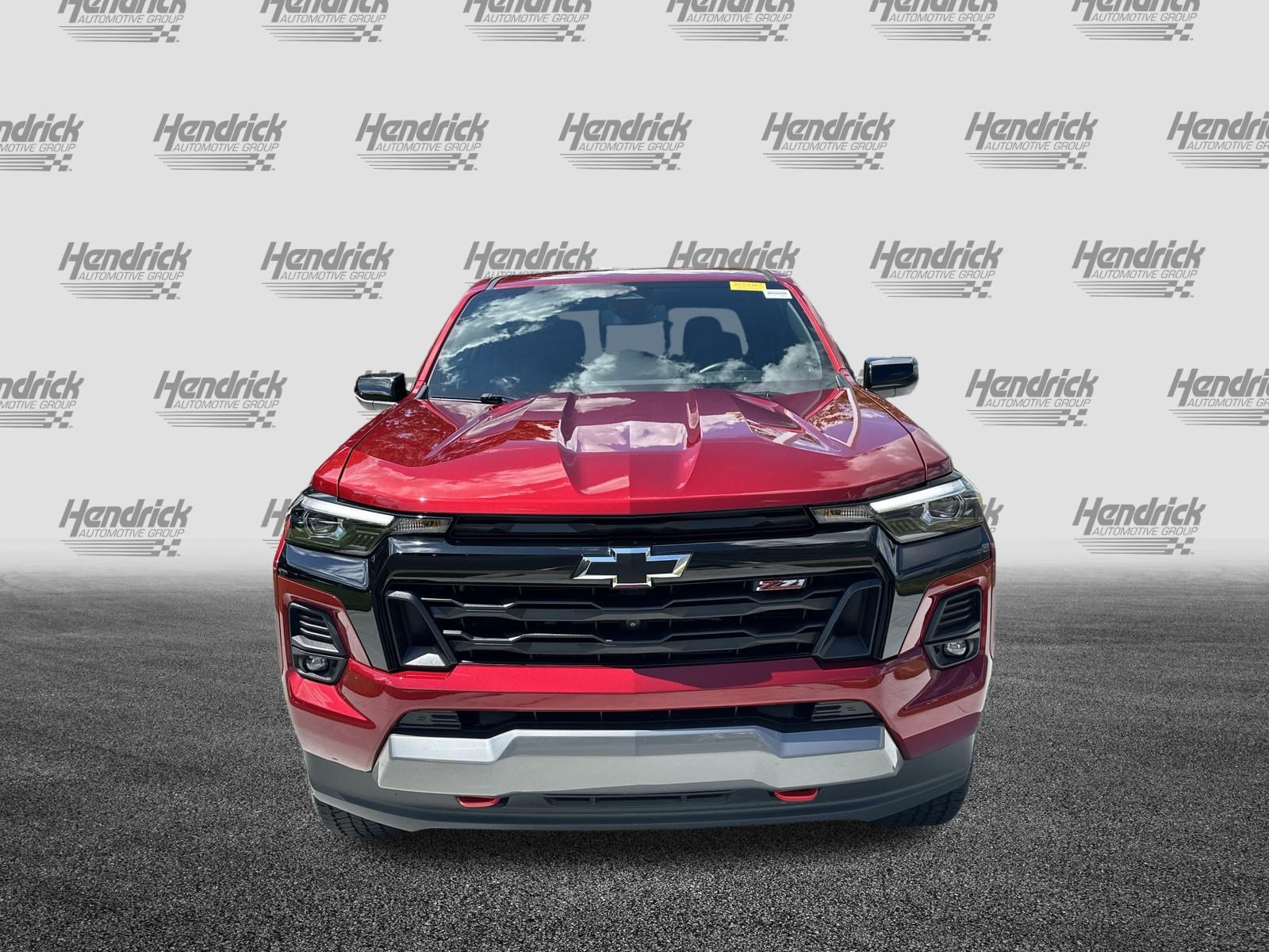 Used 2025 Chevrolet Colorado Z71 w/ Technology Package AWD/4WD image 3