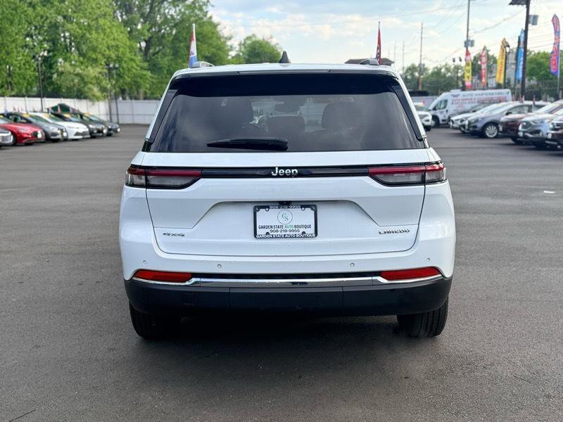 Used 2022 Jeep Grand Cherokee Laredo w/ Luxury Tech Group I AWD/4WD image 7