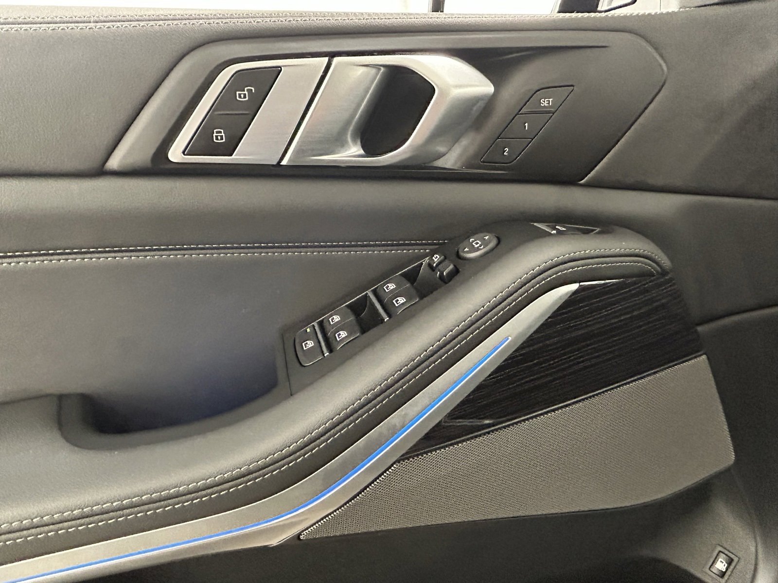 Used 2025 BMW X5 xDrive50e w/ M Sport Package image 25