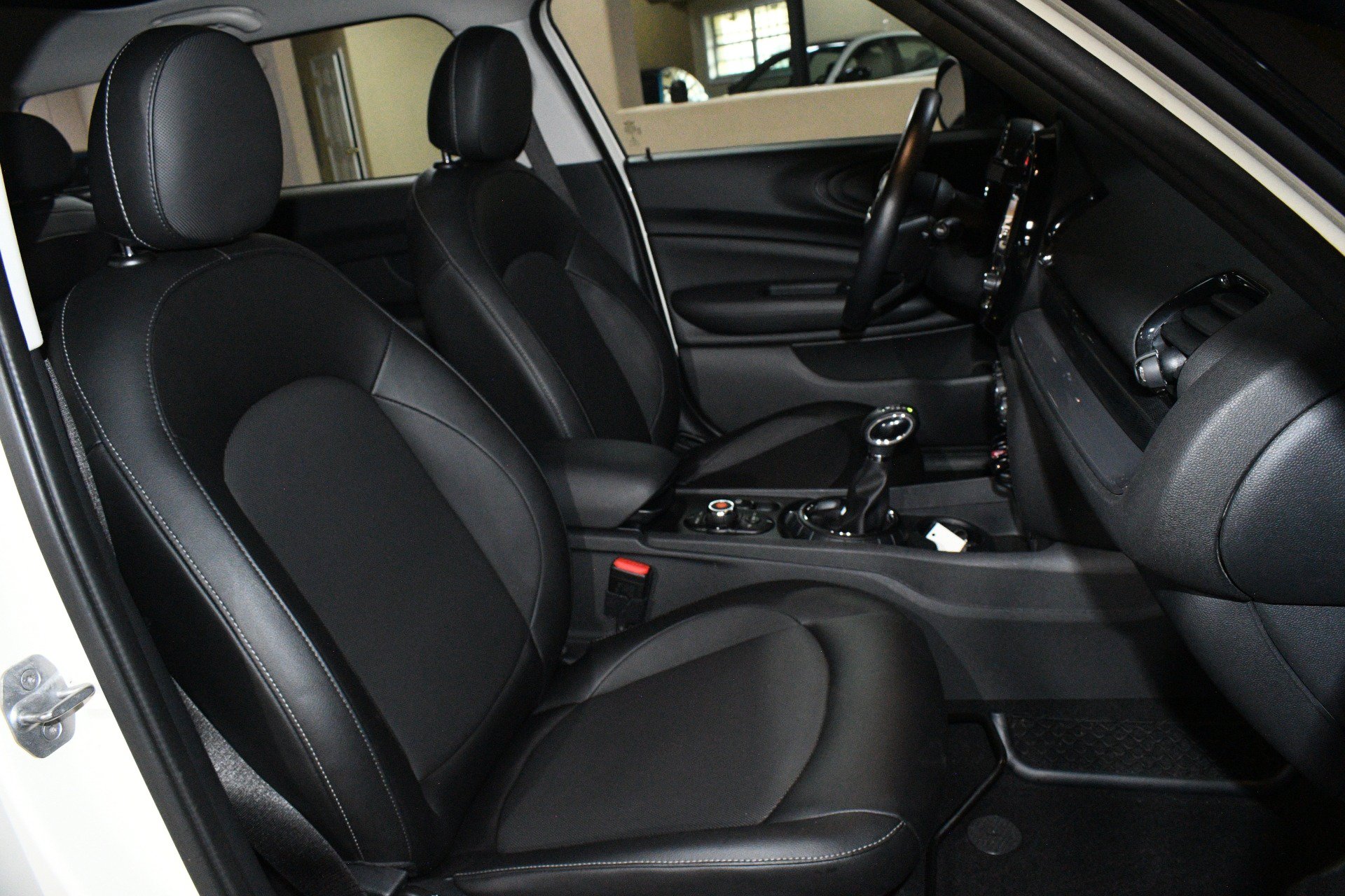 Used 2016 MINI Cooper Clubman FWD image 8
