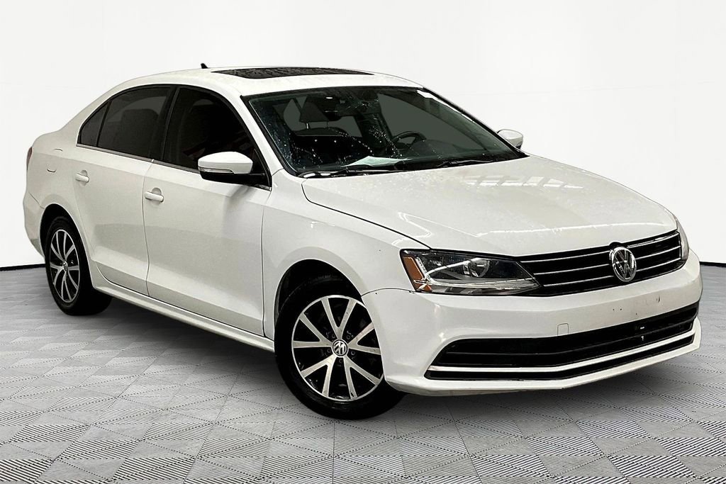 Used 2017 Volkswagen Jetta SE image 3