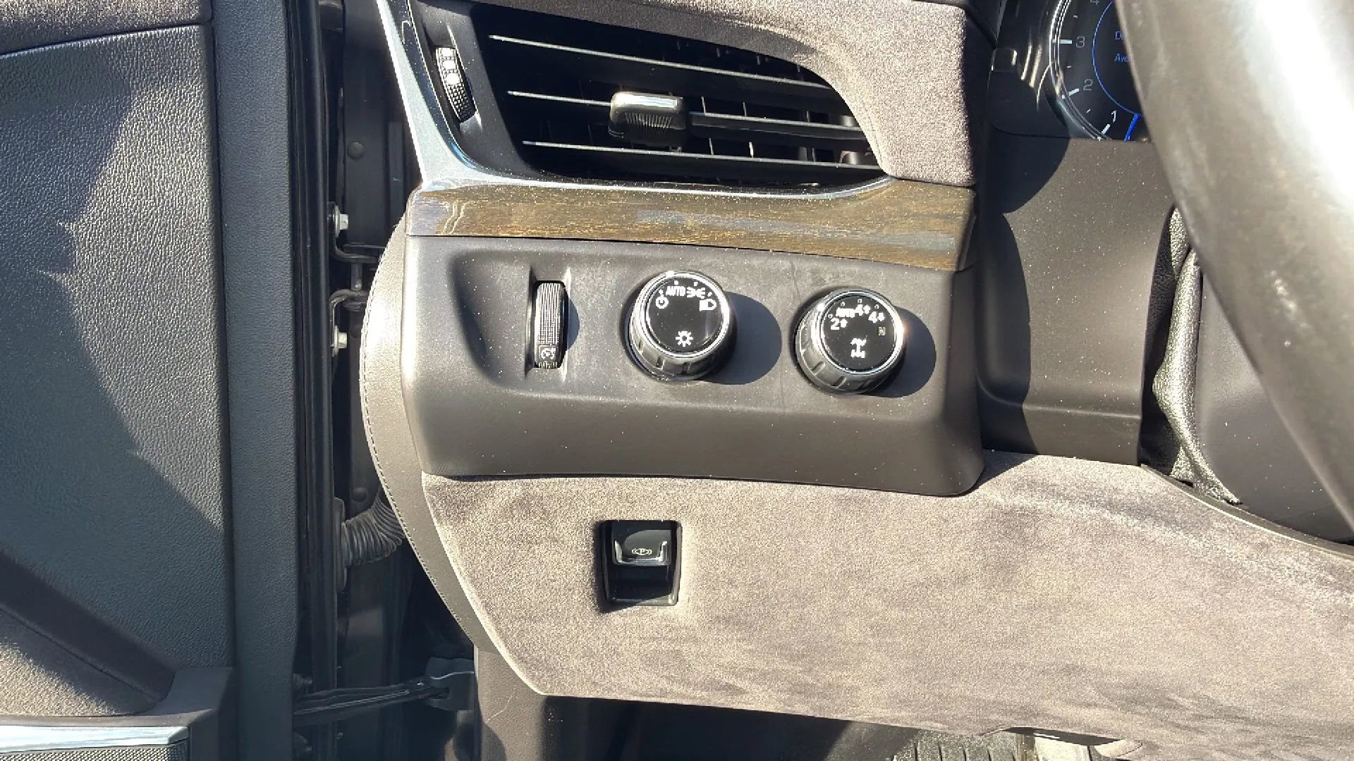Used 2017 Cadillac Escalade Platinum AWD/4WD image 49