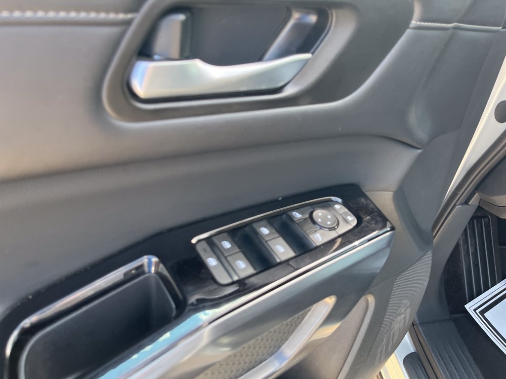 Used 2023 Nissan Pathfinder SL AWD/4WD image 10