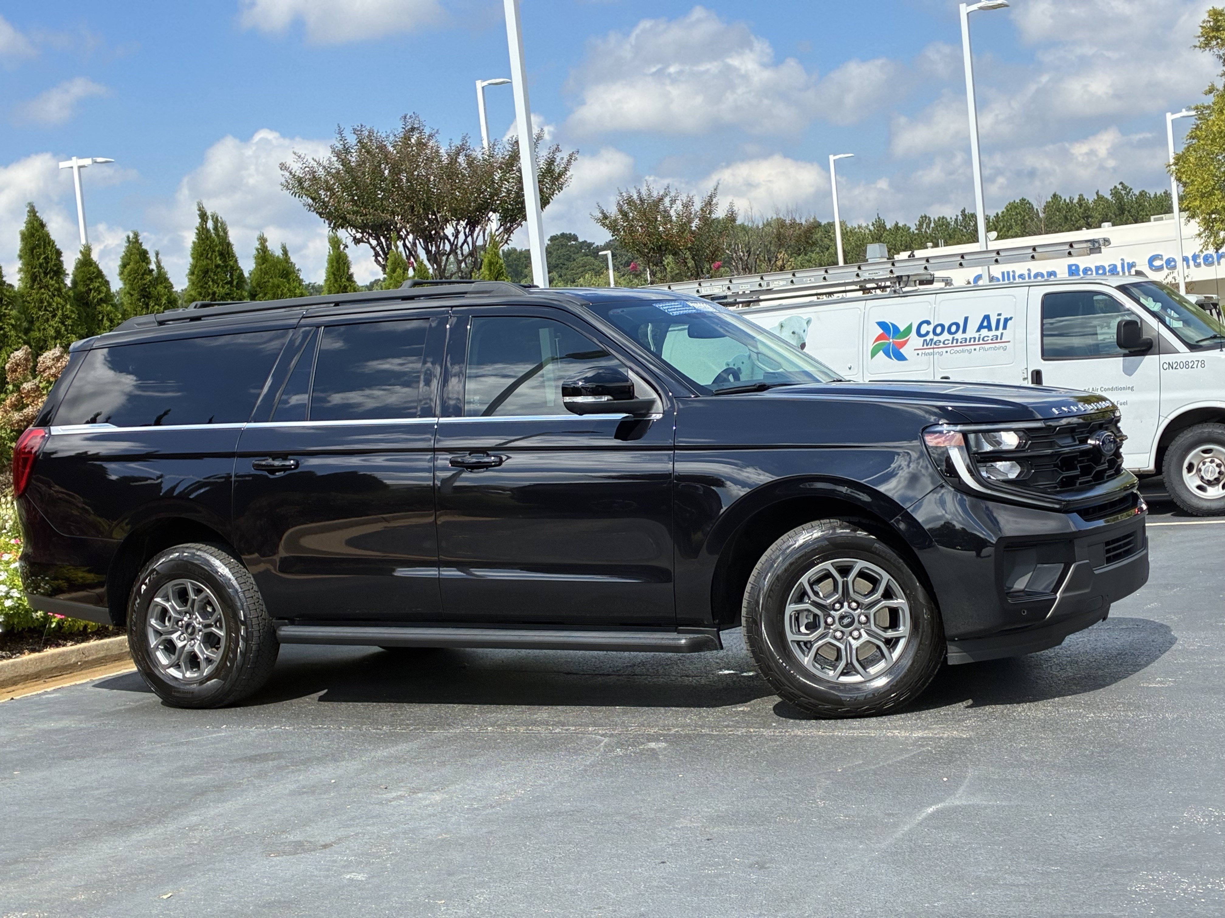 Used 2026 Ford Expedition Max Active AWD/4WD image 3
