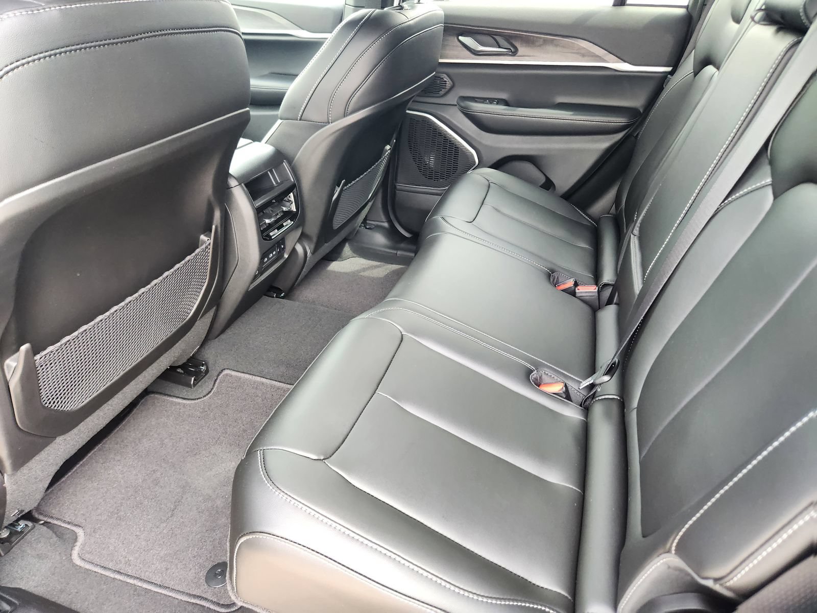 New 2026 Jeep Grand Cherokee Limited w/ Limited Altitude Package RWD image 23