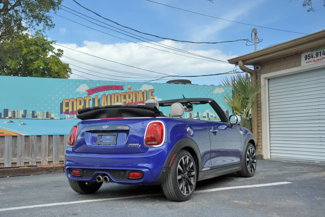 Used 2019 MINI Cooper S w/ Signature Upholstery Package image 22