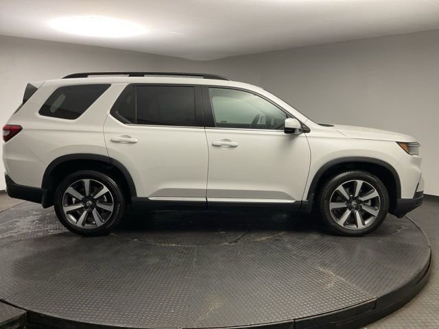 Used 2025 Honda Pilot Touring image 8