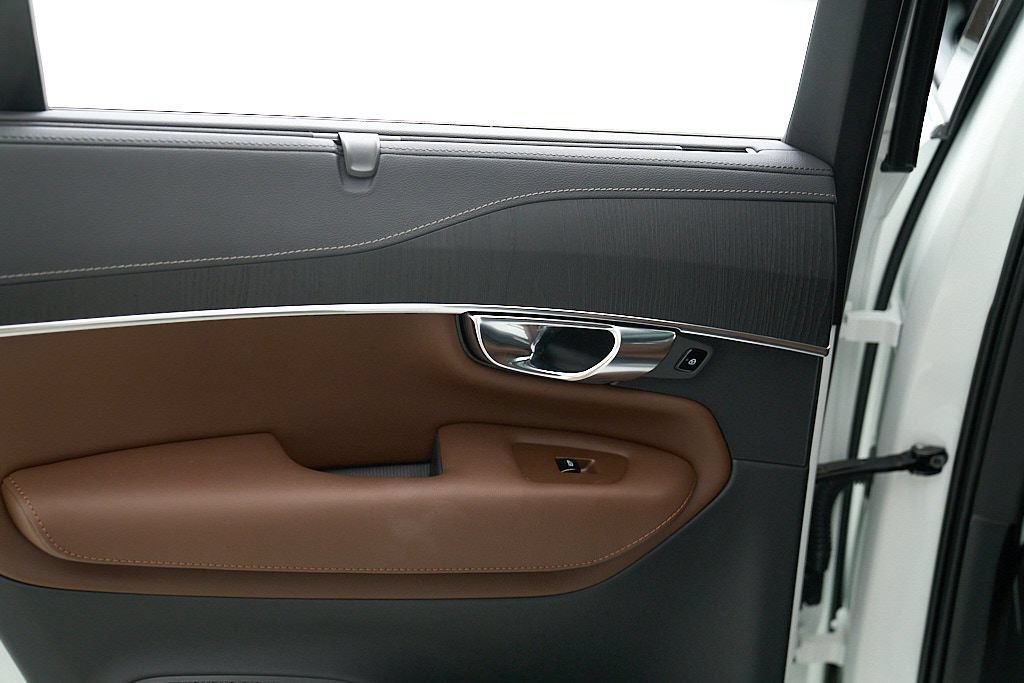 Certified 2024 Volvo XC90 T8 Ultimate AWD/4WD image 27
