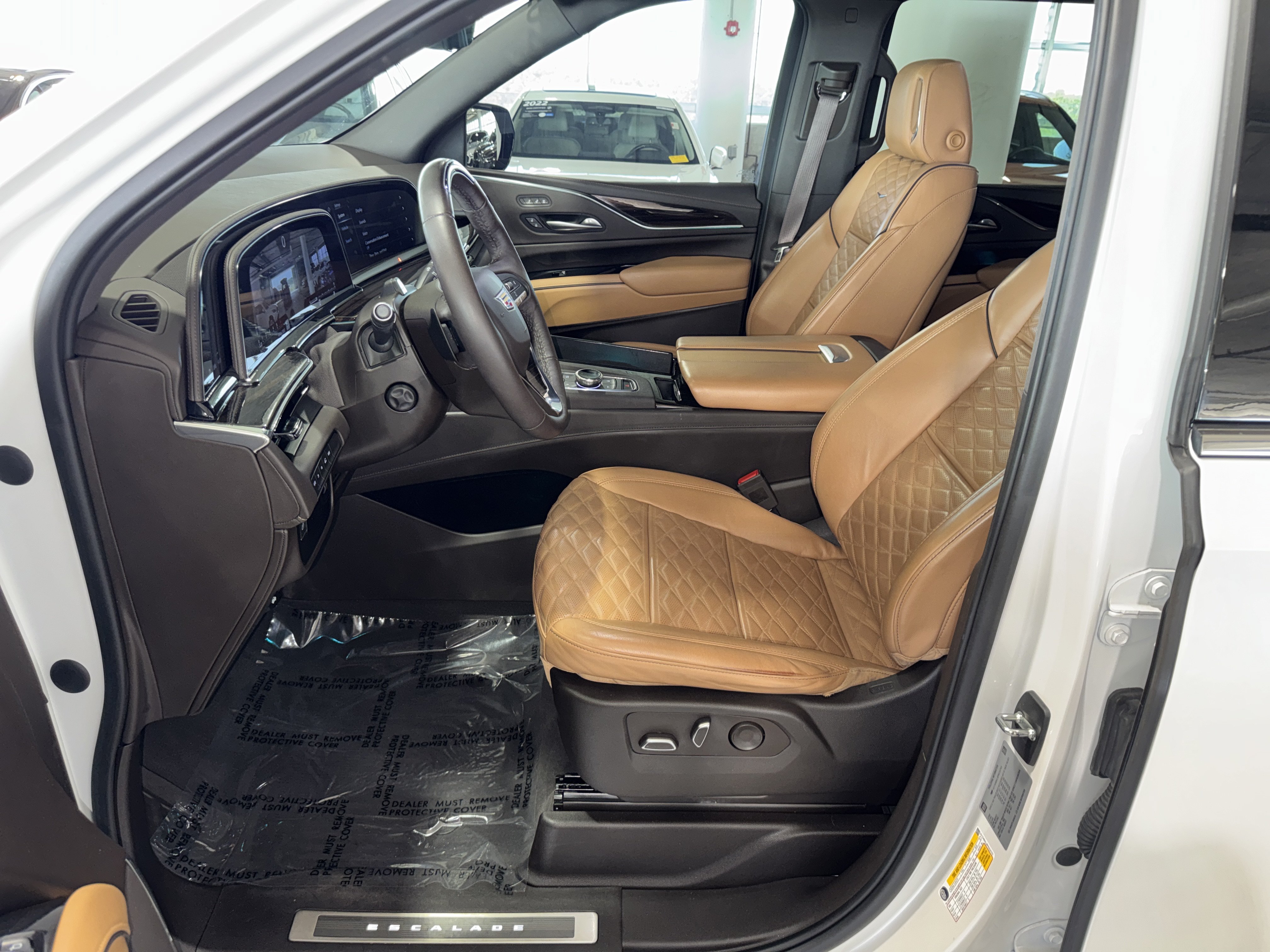 Used 2023 Cadillac Escalade Premium Luxury w/ LPO, Illumination Package AWD/4WD image 19