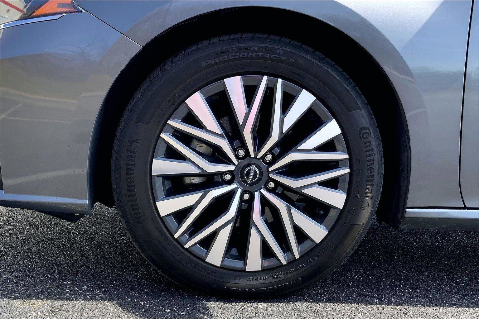 Used 2024 Nissan Altima 2.5 SV image 9