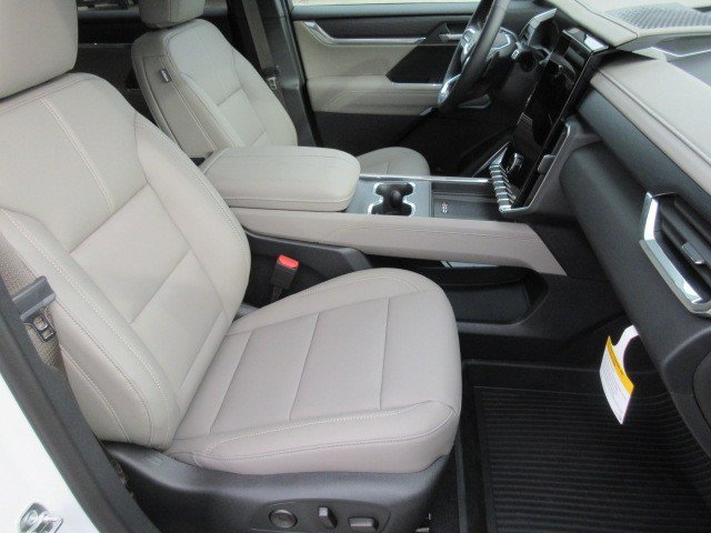 New 2026 GMC Acadia Elevation image 13