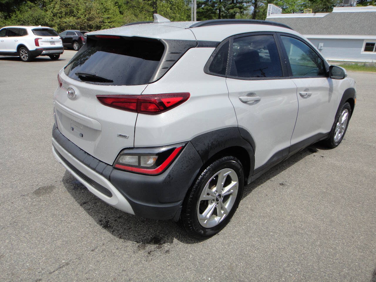 Used 2022 Hyundai Kona SEL w/ Winter Weather Package AWD/4WD image 4