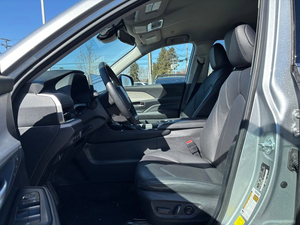 Used 2024 Toyota Grand Highlander Limited image 16