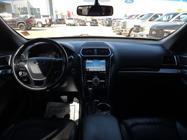 Used 2017 Ford Explorer Limited image 32