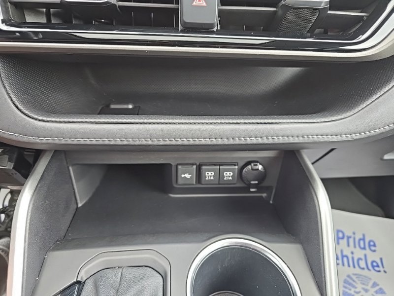 Used 2021 Toyota Highlander XLE AWD/4WD image 20