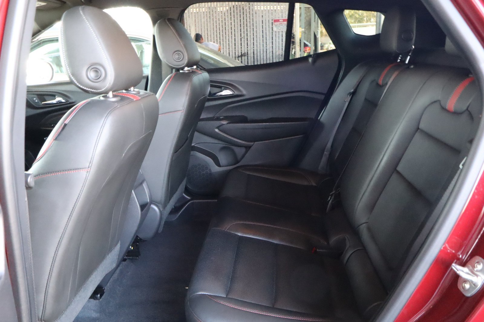 Used 2025 Chevrolet Trax RS w/ Sunroof Package FWD image 36