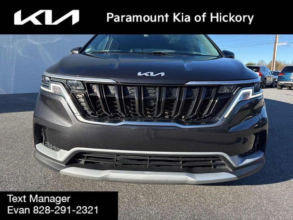 Used 2023 Kia Carnival LX image 2