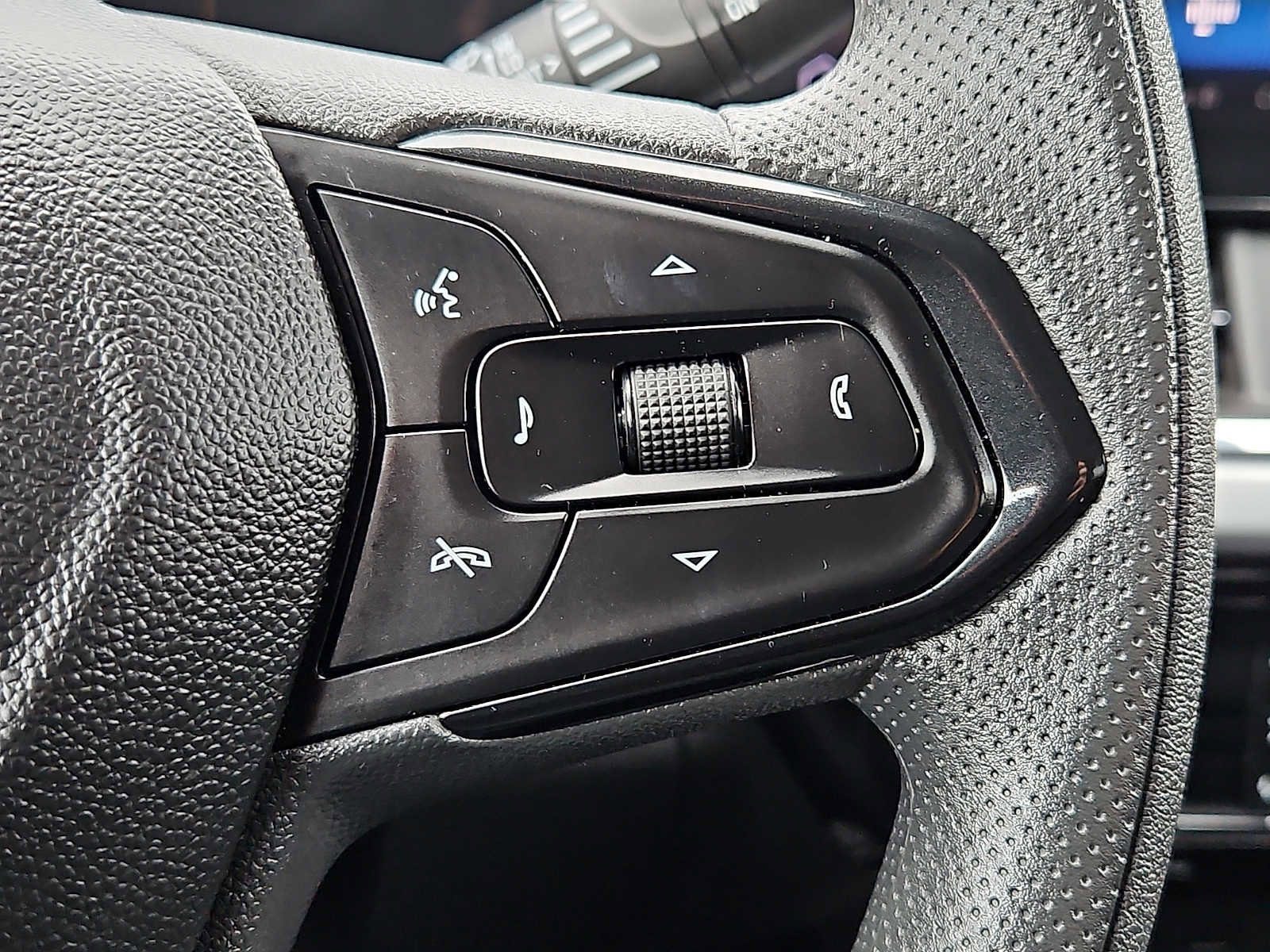 Used 2025 Chevrolet Trax LT image 23