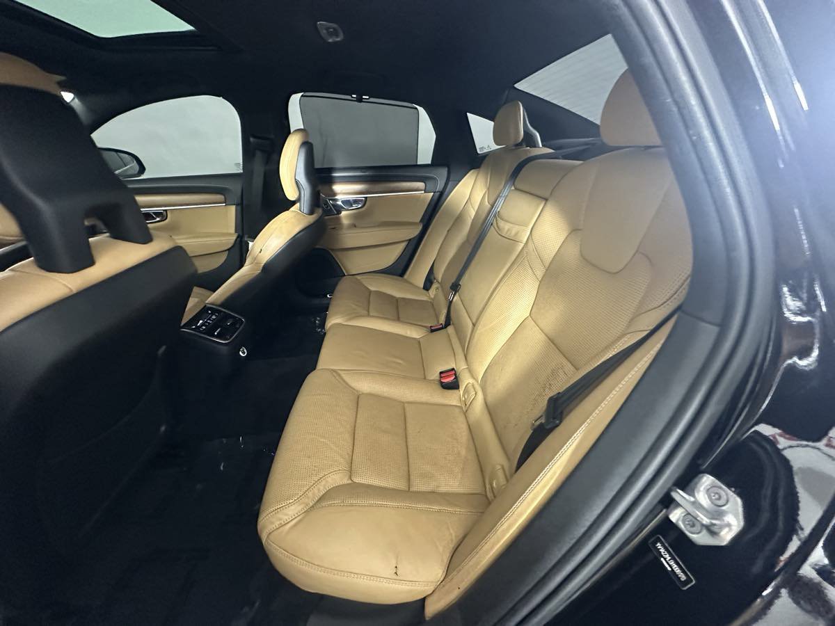 Used 2017 Volvo S90 T6 Inscription w/ Vision Package image 28