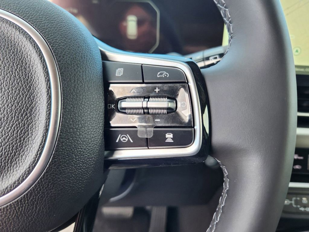 Certified 2025 Kia Carnival SX image 19