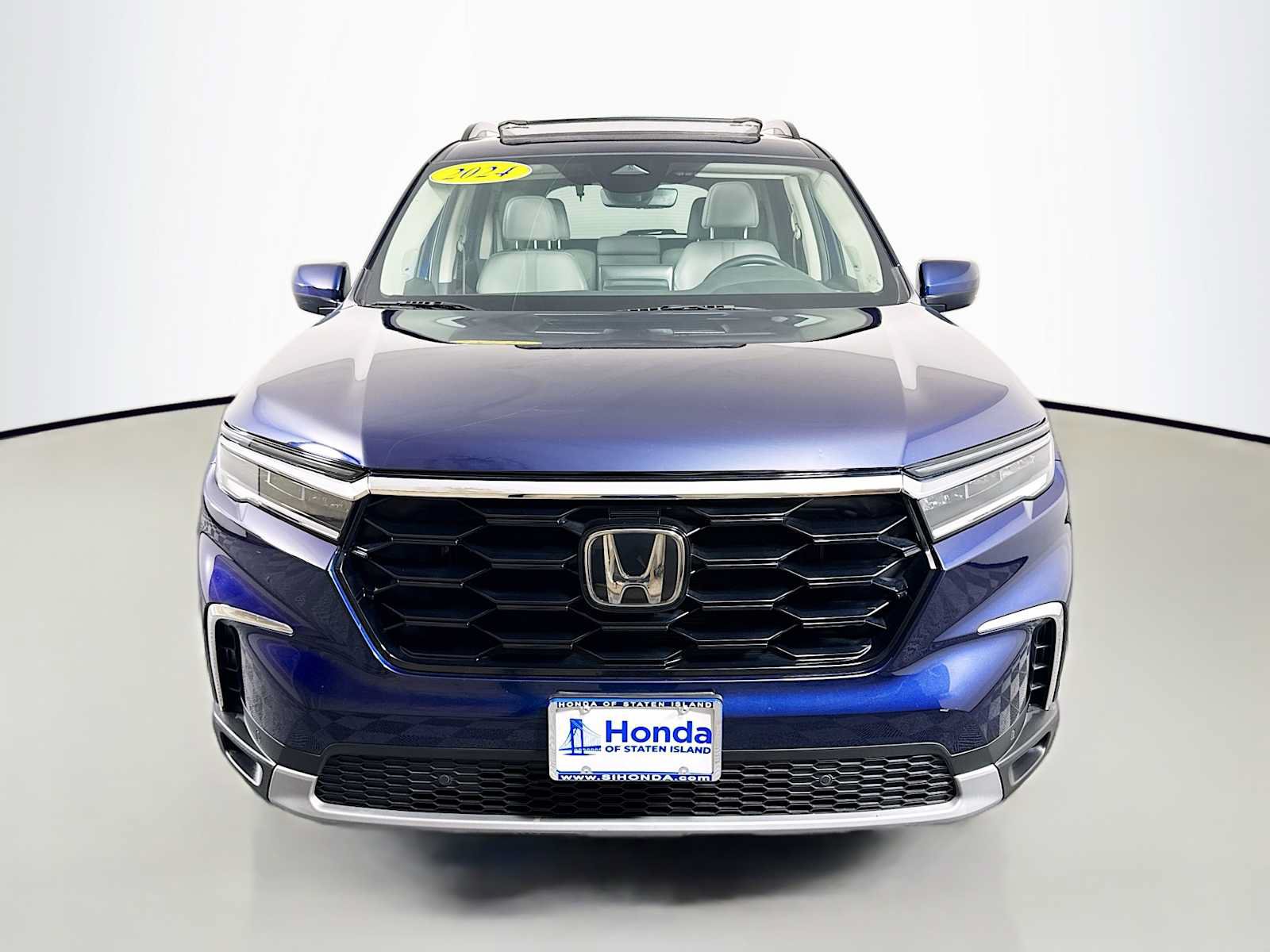 Certified 2024 Honda Pilot Touring image 2