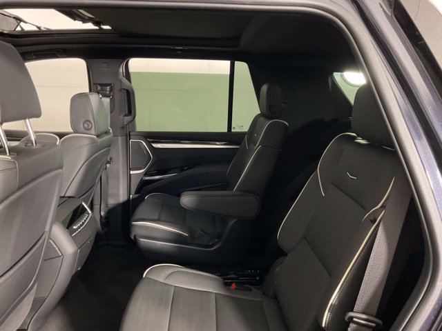 Used 2025 Cadillac Escalade Premium Luxury AWD/4WD image 33