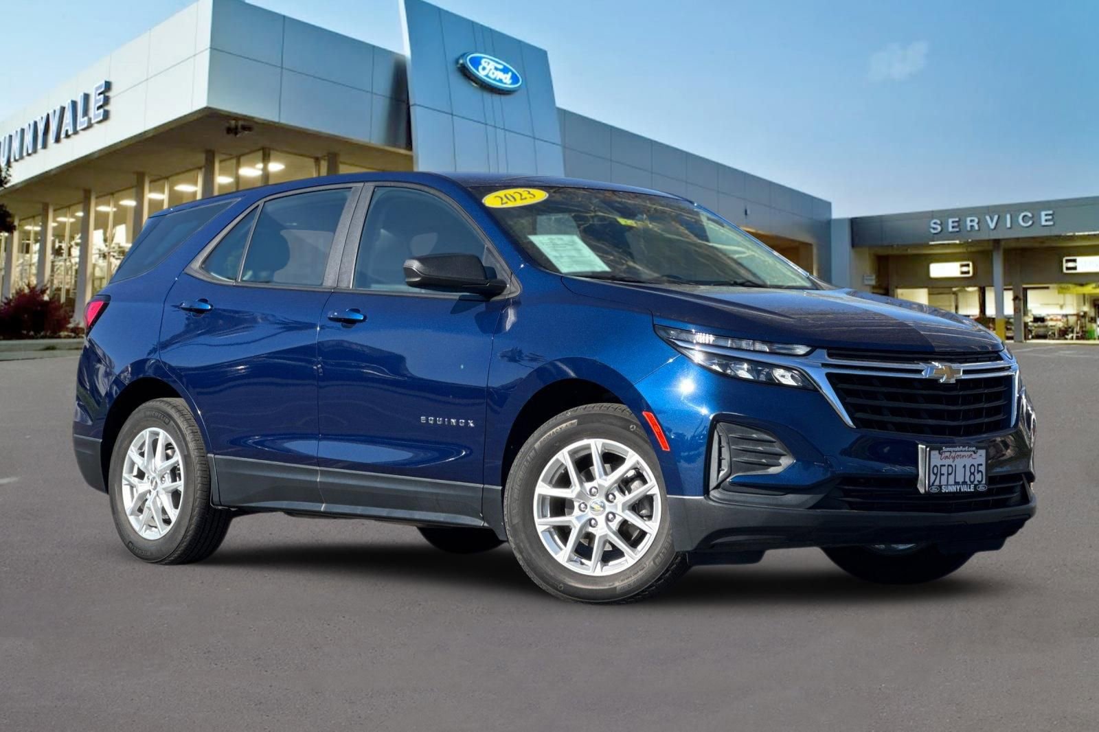 Used 2023 Chevrolet Equinox LS image 2