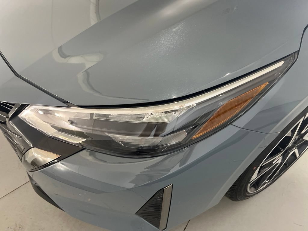 Used 2025 Nissan Sentra SR FWD image 36