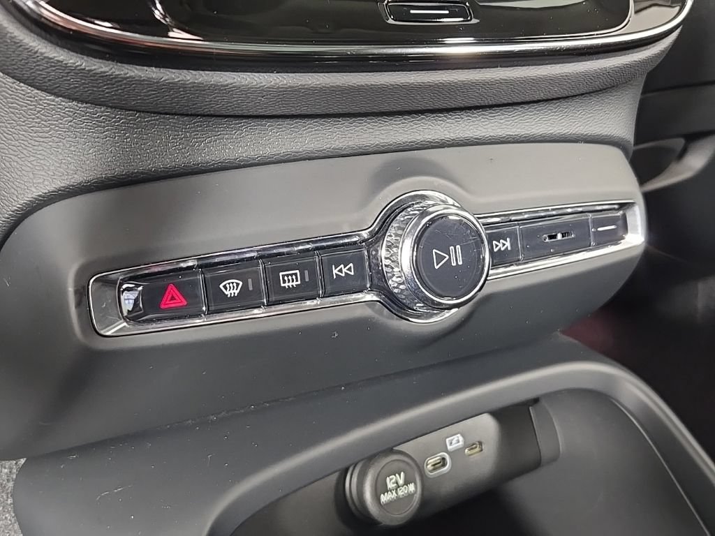 Certified 2023 Volvo XC40 B5 Plus w/ Driver Assist Package AWD/4WD image 29