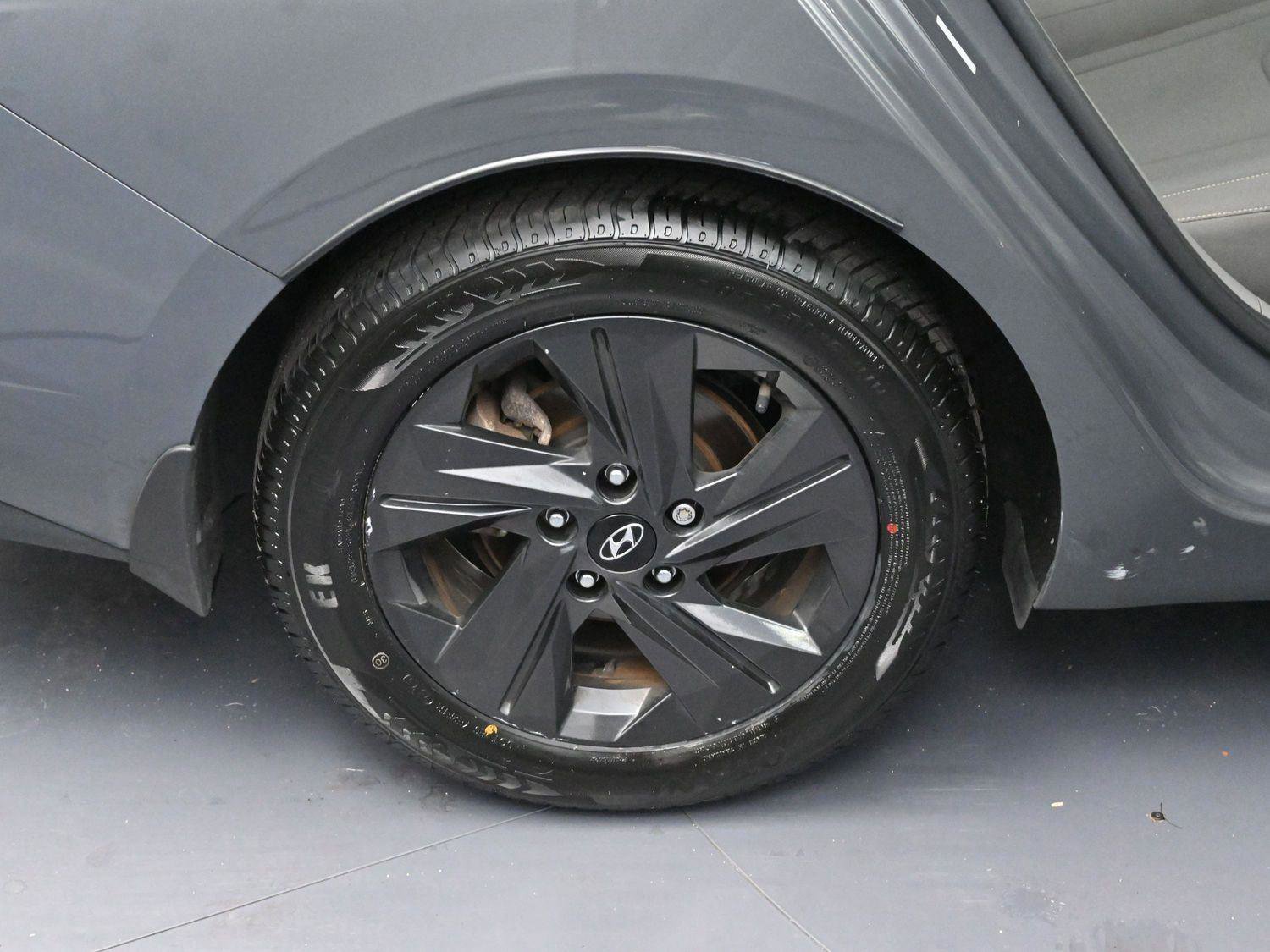 Used 2023 Hyundai Elantra SEL image 32