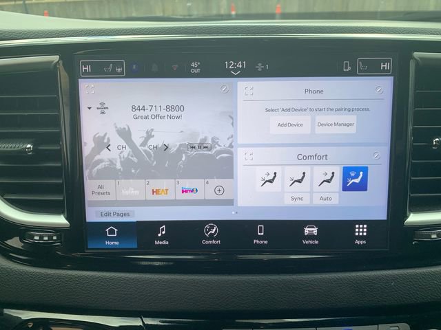Used 2025 Chrysler Pacifica Select image 28